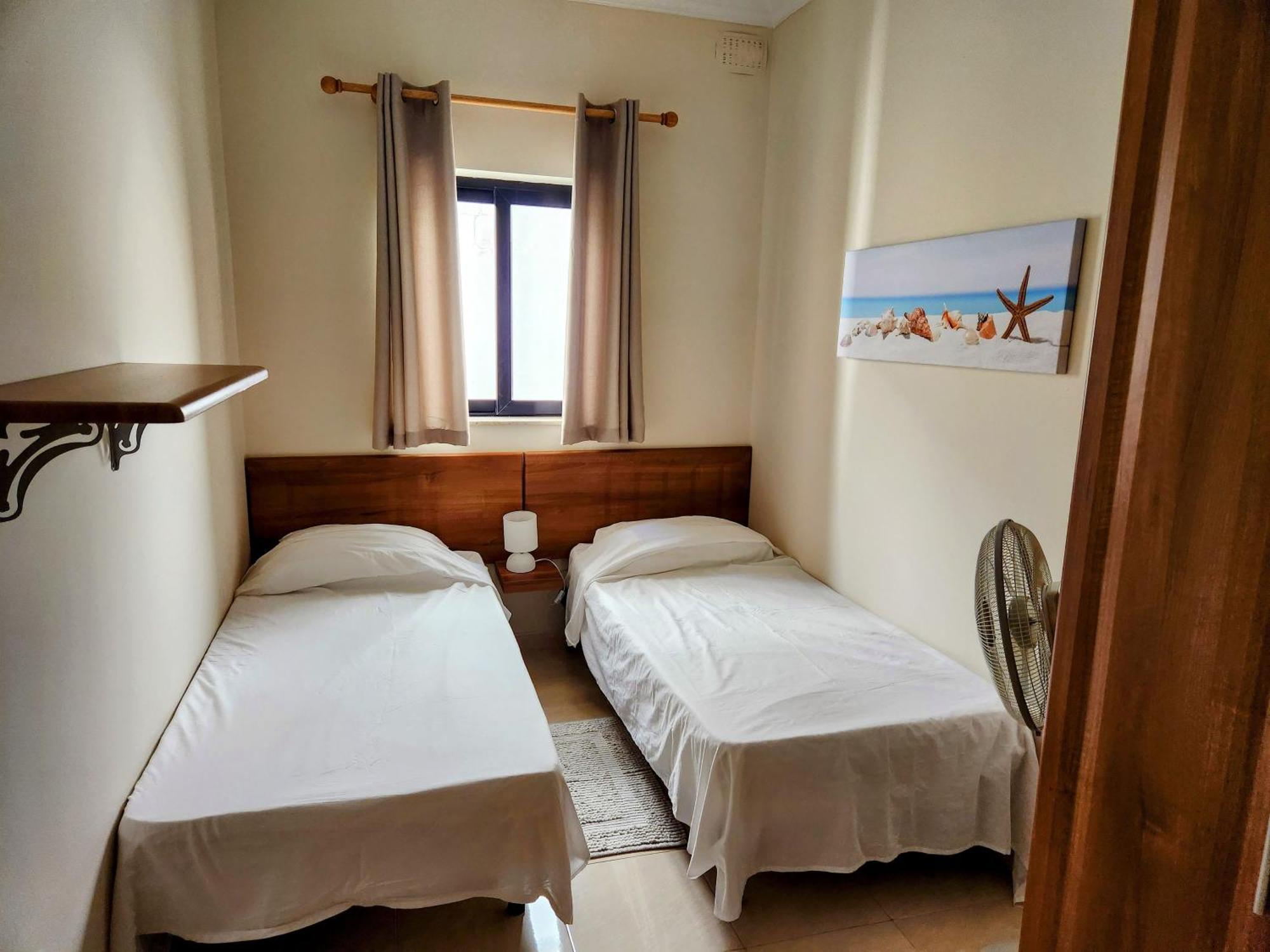 Seafront - Wifi - Sleeps 6 - Chriscourt