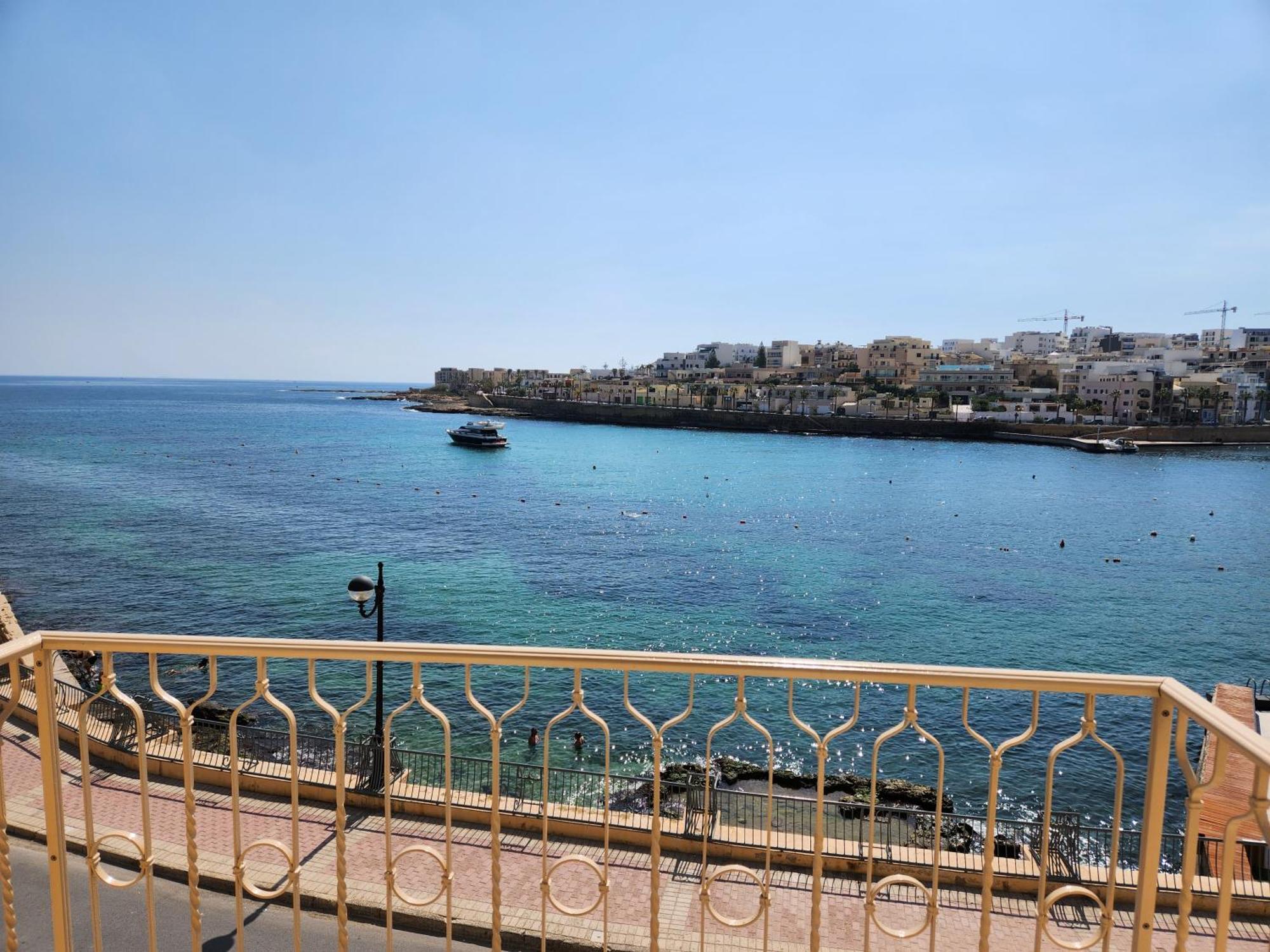 Seafront - Wifi - Sleeps 6 - Chriscourt * Marsaskala