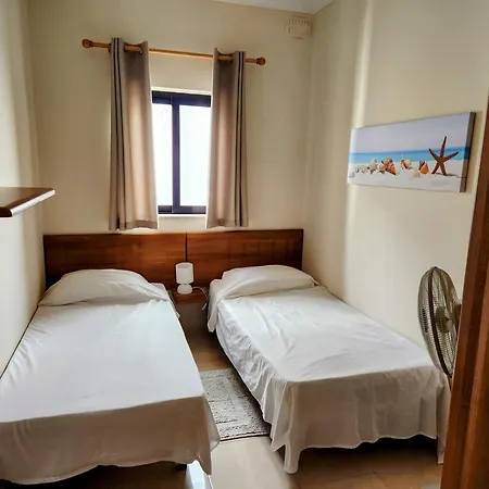 Seafront Apartment - Wifi - Sleeps 6 - Chriscourt Marsaskala Exterior photo