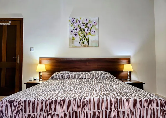 Seafront Apartment - Wifi - Sleeps 6 - Chriscourt