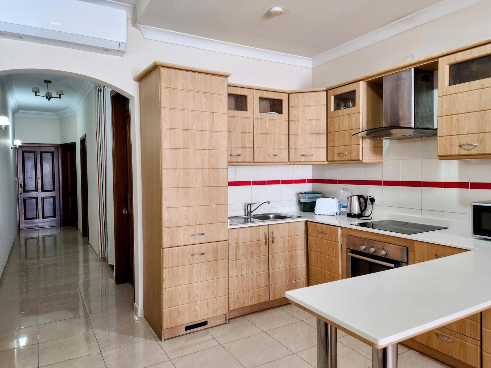 Seafront - Wifi - Sleeps 6 - Chriscourt Apartment